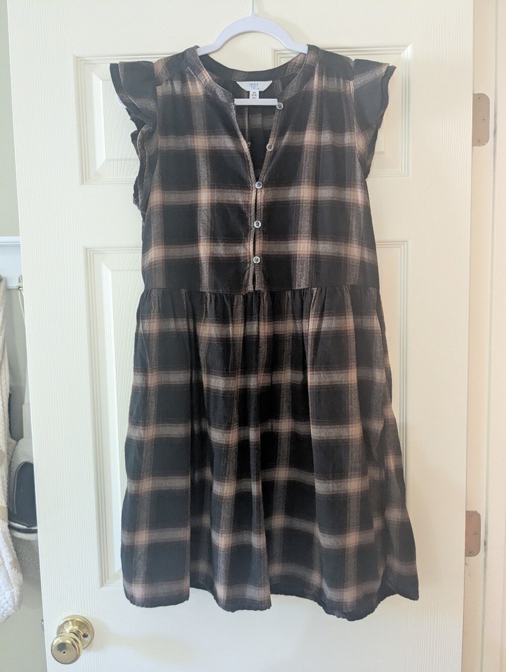 Women's lack and Tan Plaid Flutter Sleeve Dress